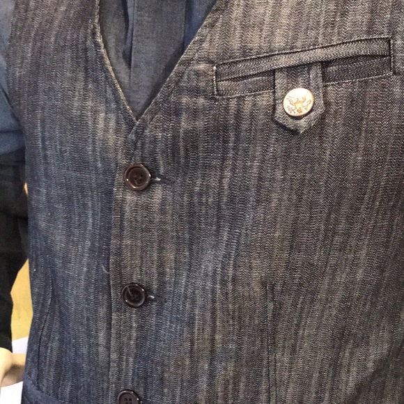 Escapism Casual Vest - Picture 15 of 17